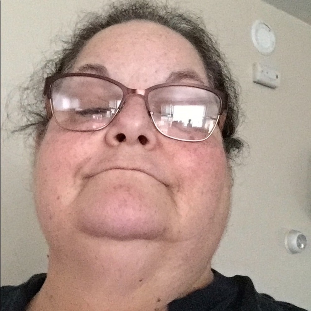 Meet your Posher, Maxine